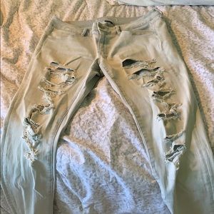 American Eagle Light Wash Ripped Jegging
